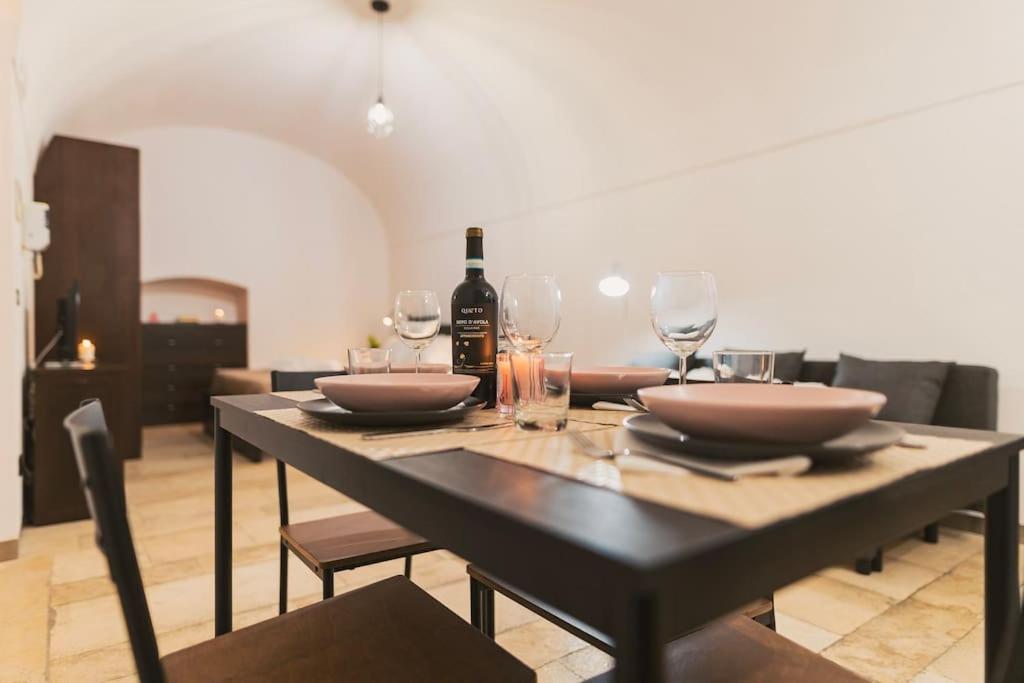 Trani -Suite ❉Marmor - Elegante Casa Storica ❉ Exterior foto